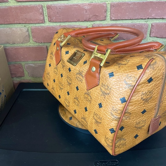 🔥
MCM
Logo 🔥Leather 🔥Printed 🔥Handle 🔥Bag🔥 - Picture 2 of 9